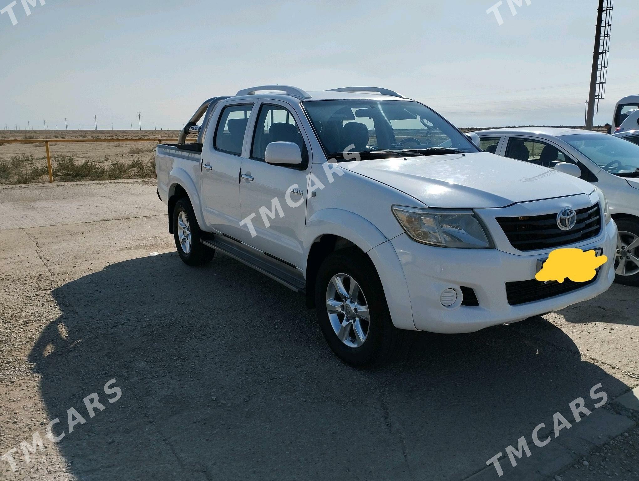 Toyota Hilux 2012 - 235 000 TMT - Хазар - img 2