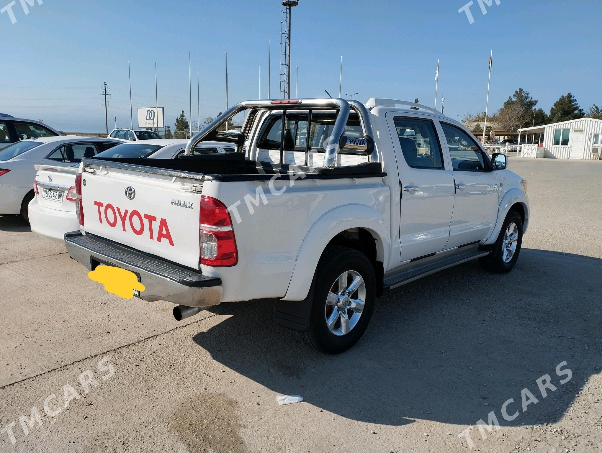 Toyota Hilux 2012 - 235 000 TMT - Хазар - img 3