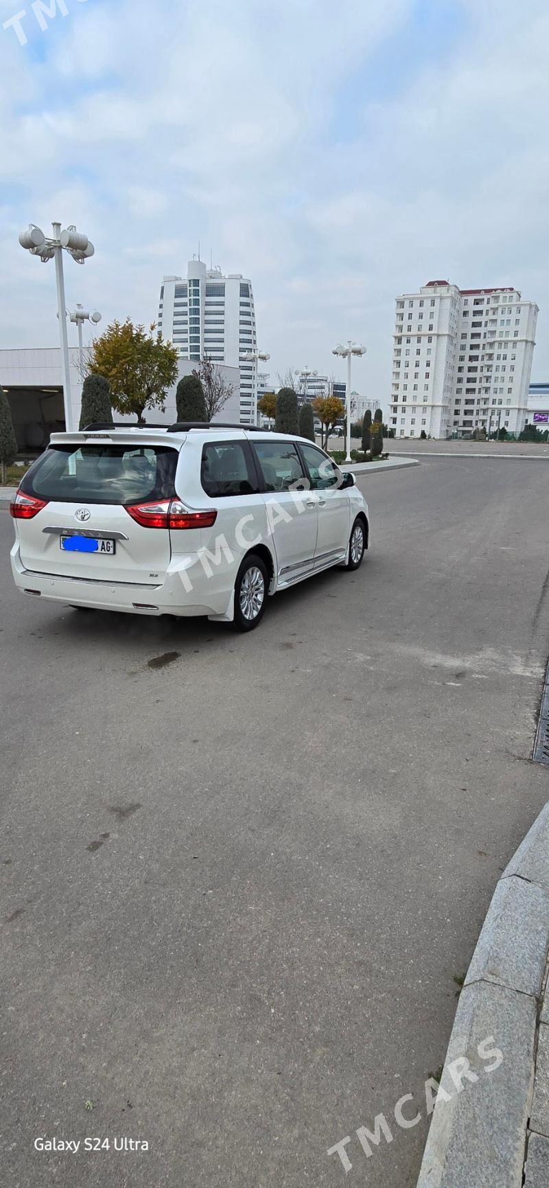 Toyota Sienna 2017 - 336 000 TMT - Aşgabat - img 3