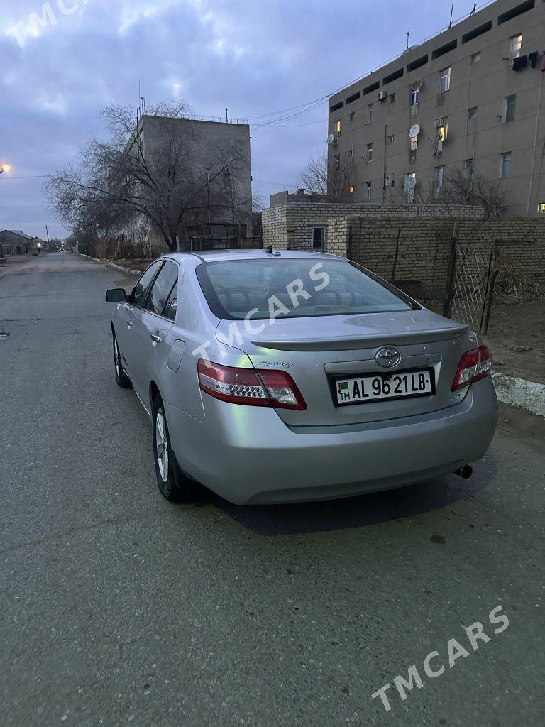 Toyota Camry 2010 - 160 000 TMT - Газаджак - img 3