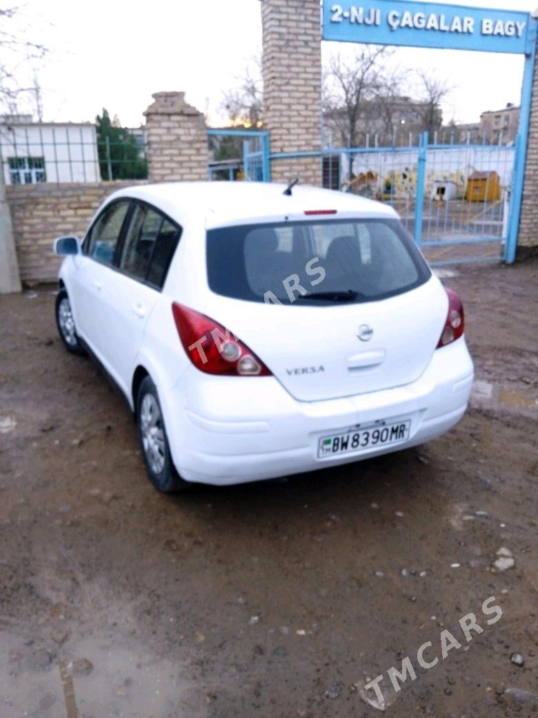 Nissan Versa 2010 - 82 000 TMT - Мары - img 3