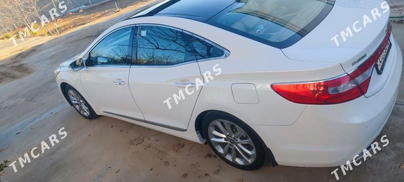 Hyundai Grandeur 2012 - 240 000 TMT - Гуртли - img 5