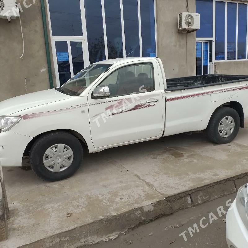 Toyota Hilux 2010 - 137 000 TMT - Туркменабат - img 2