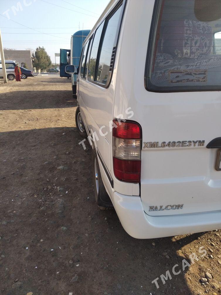 Toyota Hiace 2010 - 100 000 TMT - Сакар - img 3