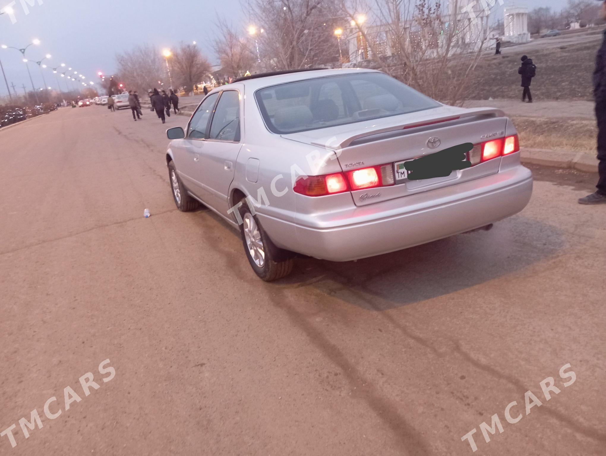 Toyota Camry 2000 - 140 000 TMT - Köneürgenç - img 2