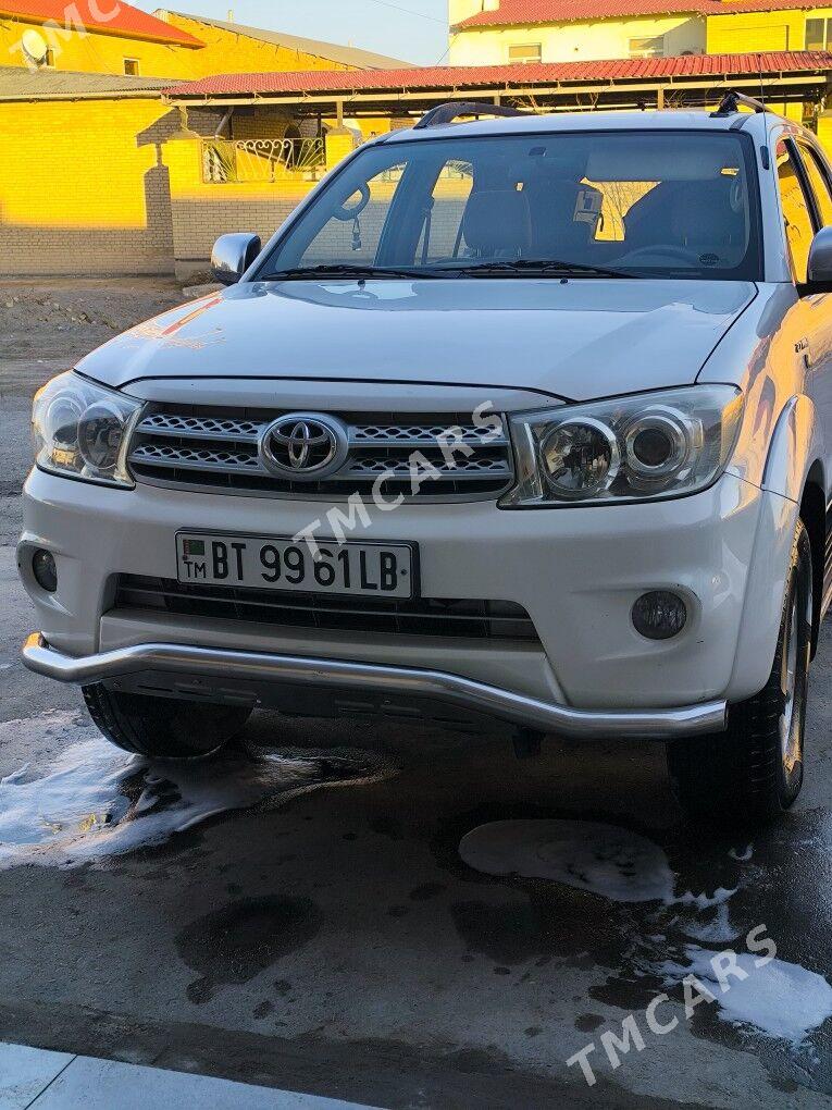 Toyota Fortuner 2010 - 249 000 TMT - Türkmenabat - img 4