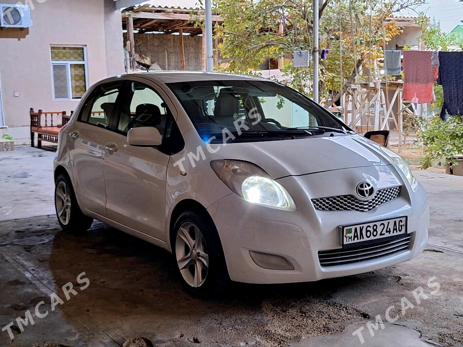 Toyota Yaris 2011 - 115 000 TMT - Гёкдже - img 3