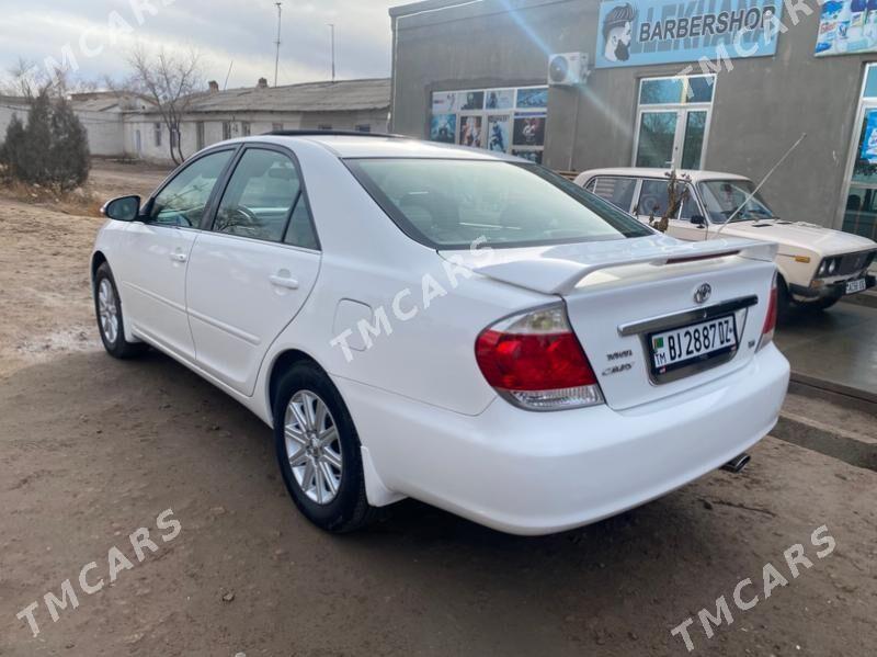 Toyota Camry 2003 - 150 000 TMT - Акдепе - img 5