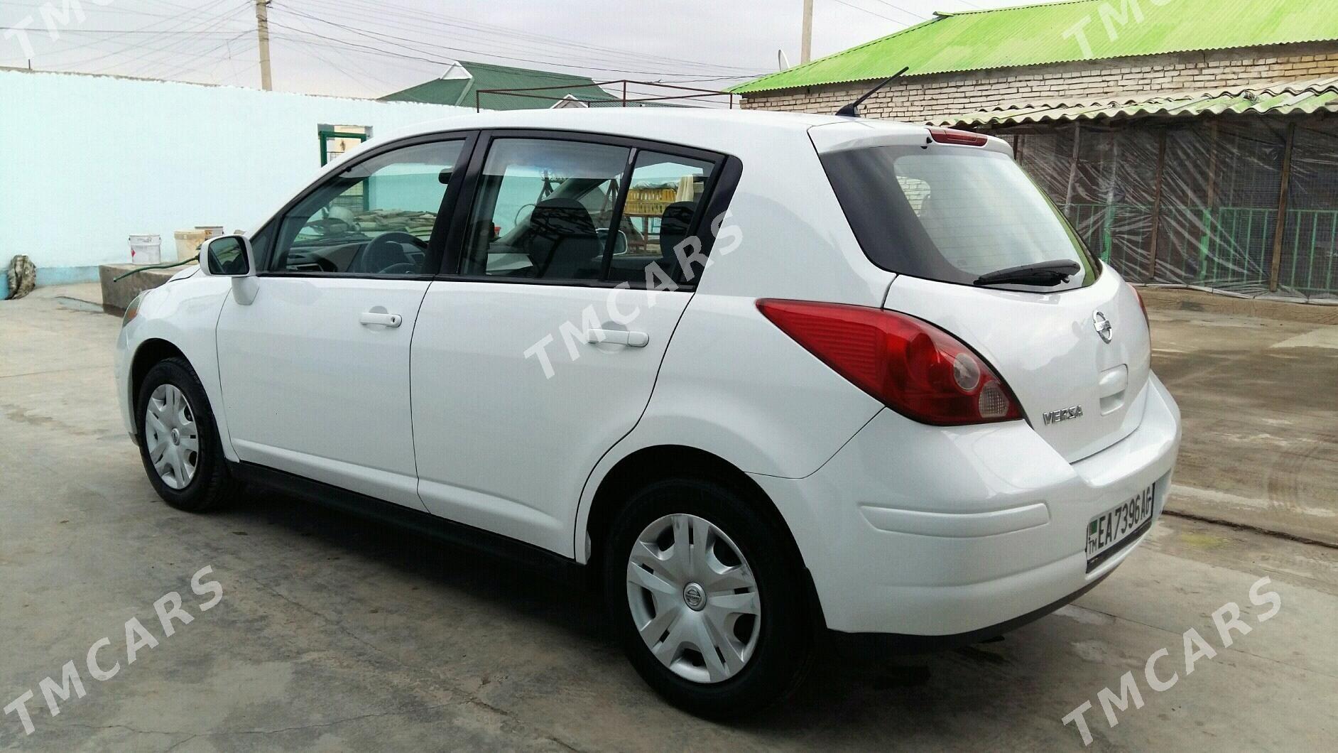 Nissan Versa 2009 - 112 000 TMT - Ашхабад - img 4