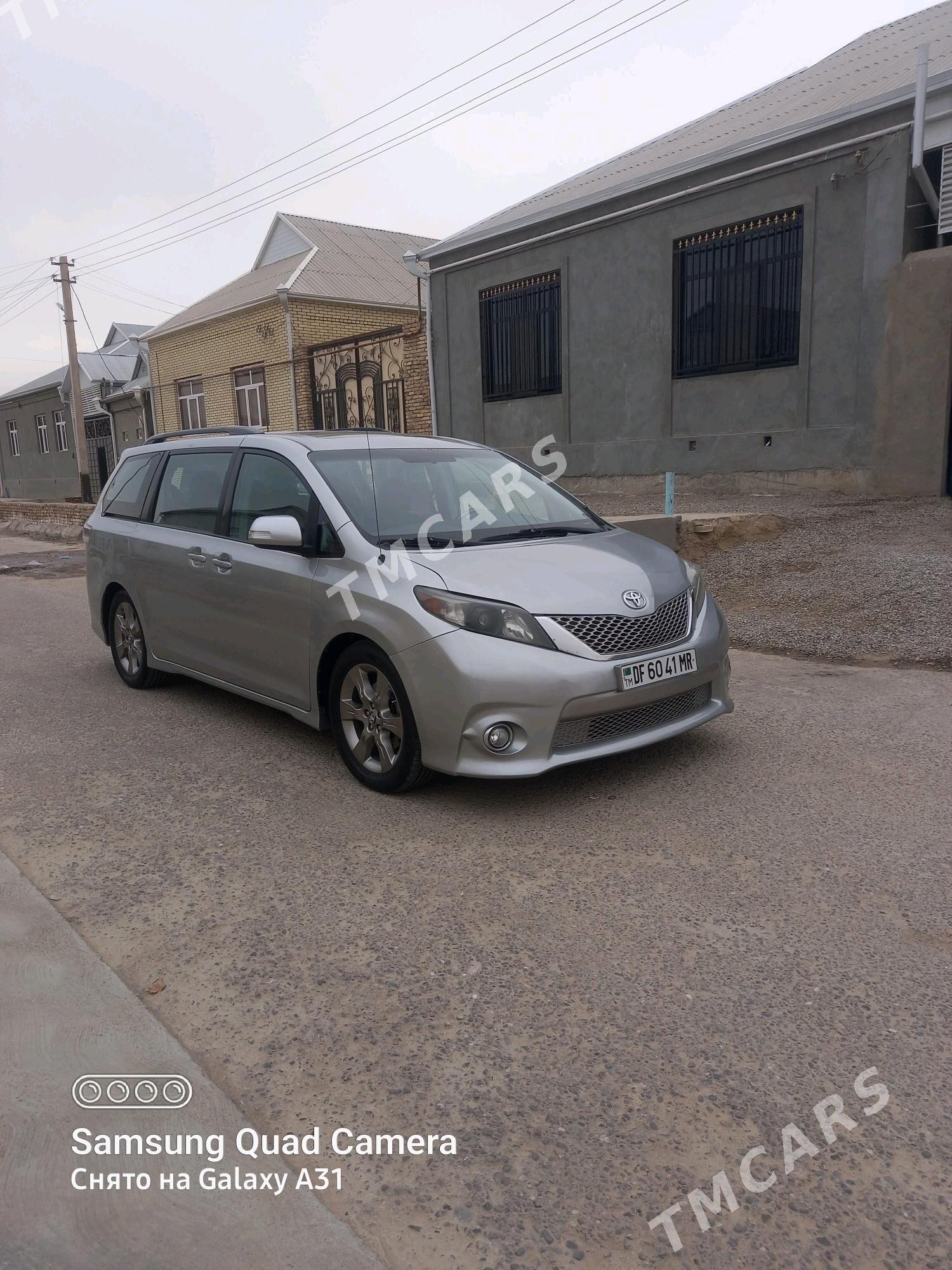 Toyota Sienna 2012 - 285 000 TMT - Мары - img 2