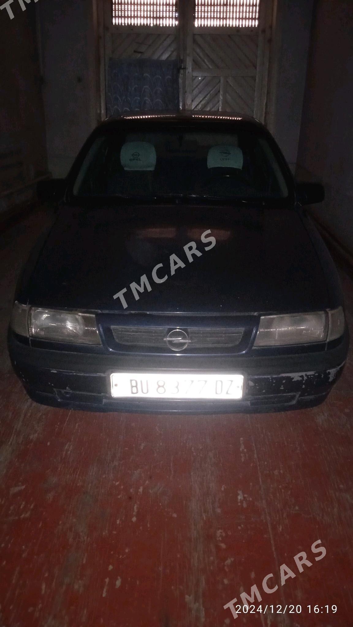 Opel Vectra 1992 - 35 000 TMT - Дашогуз - img 4