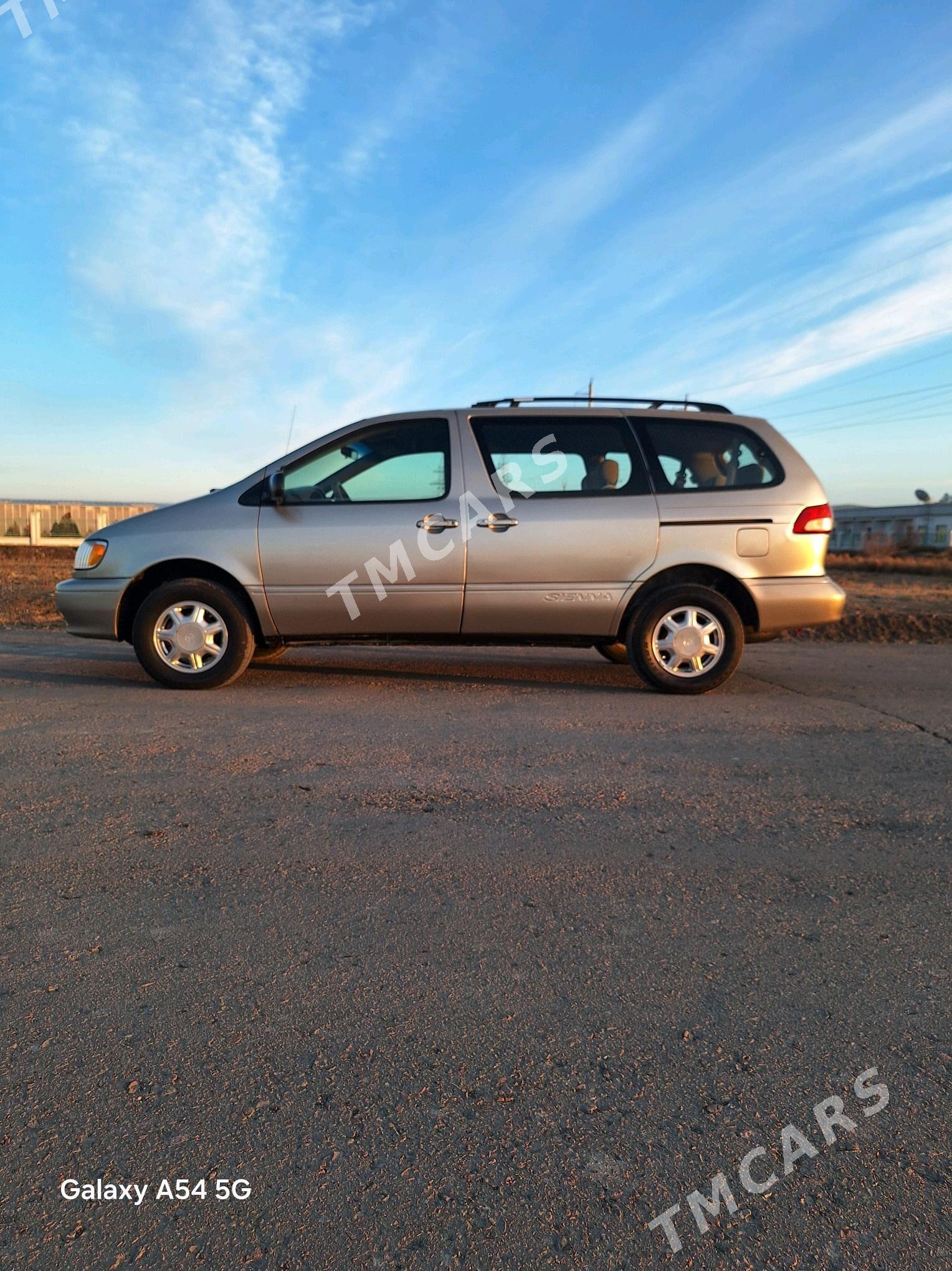 Toyota Sienna 2002 - 154 000 TMT - Köneürgenç - img 2