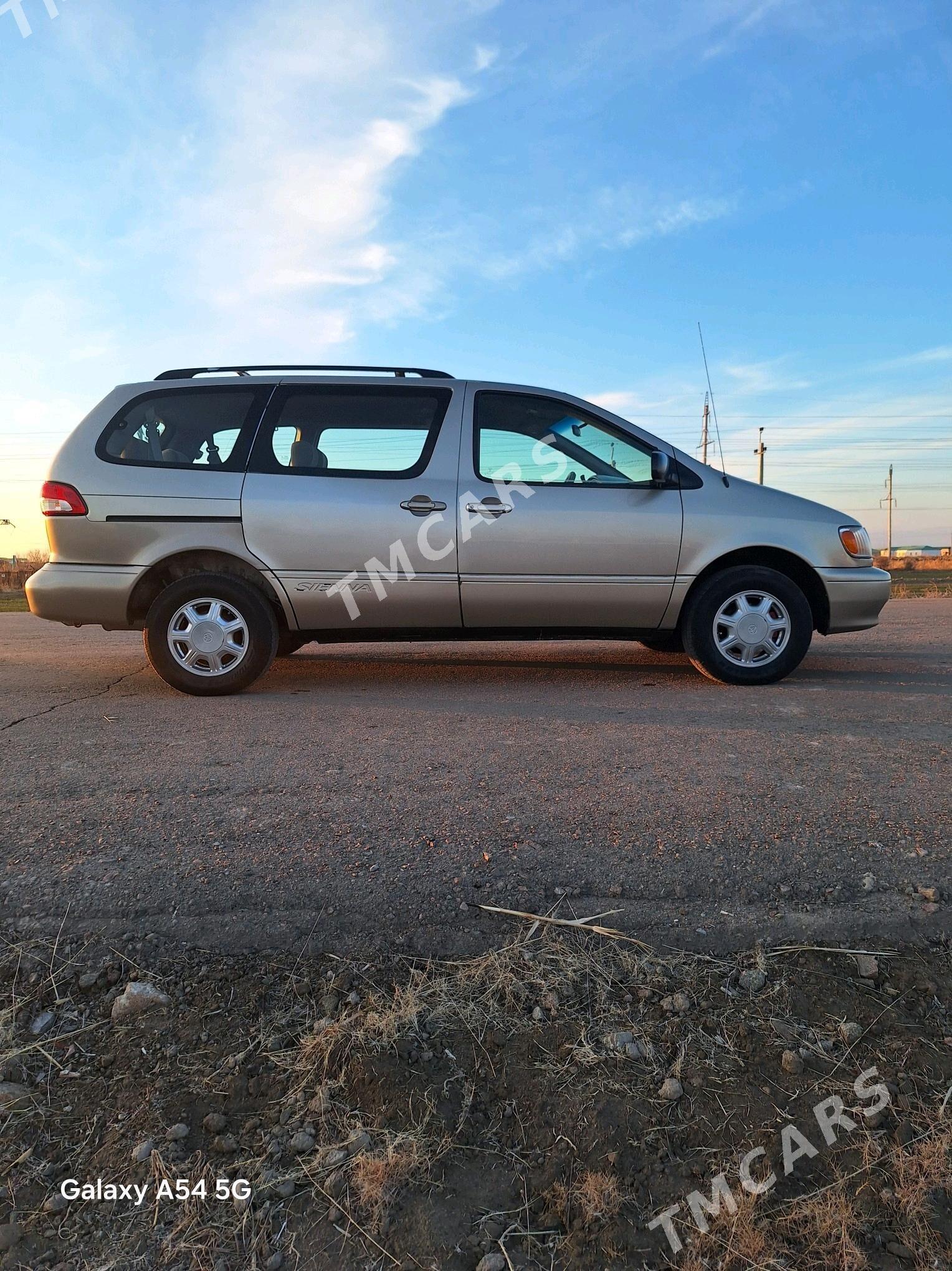 Toyota Sienna 2002 - 154 000 TMT - Köneürgenç - img 3