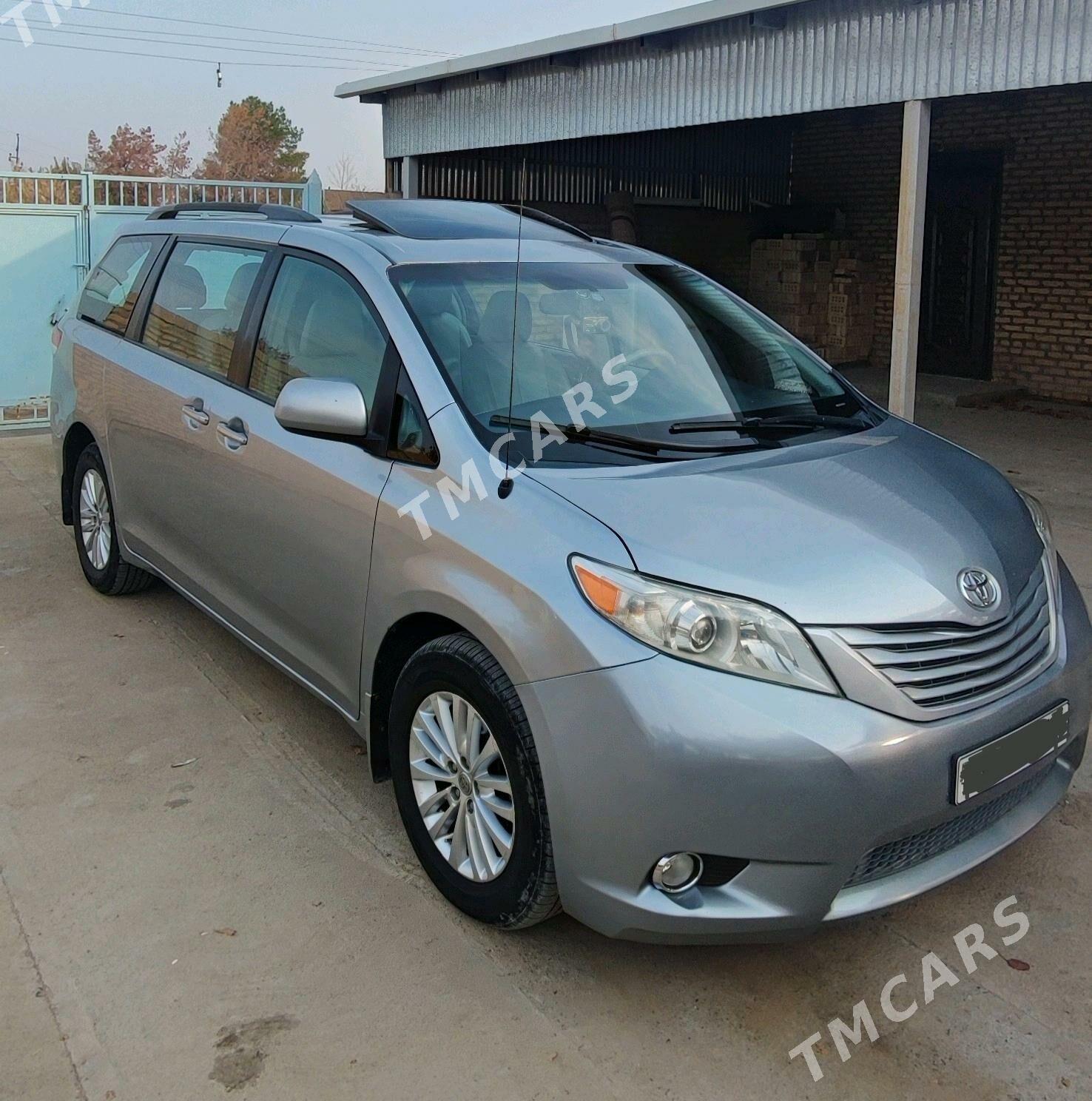 Toyota Sienna 2012 - 290 000 TMT - Мары - img 2