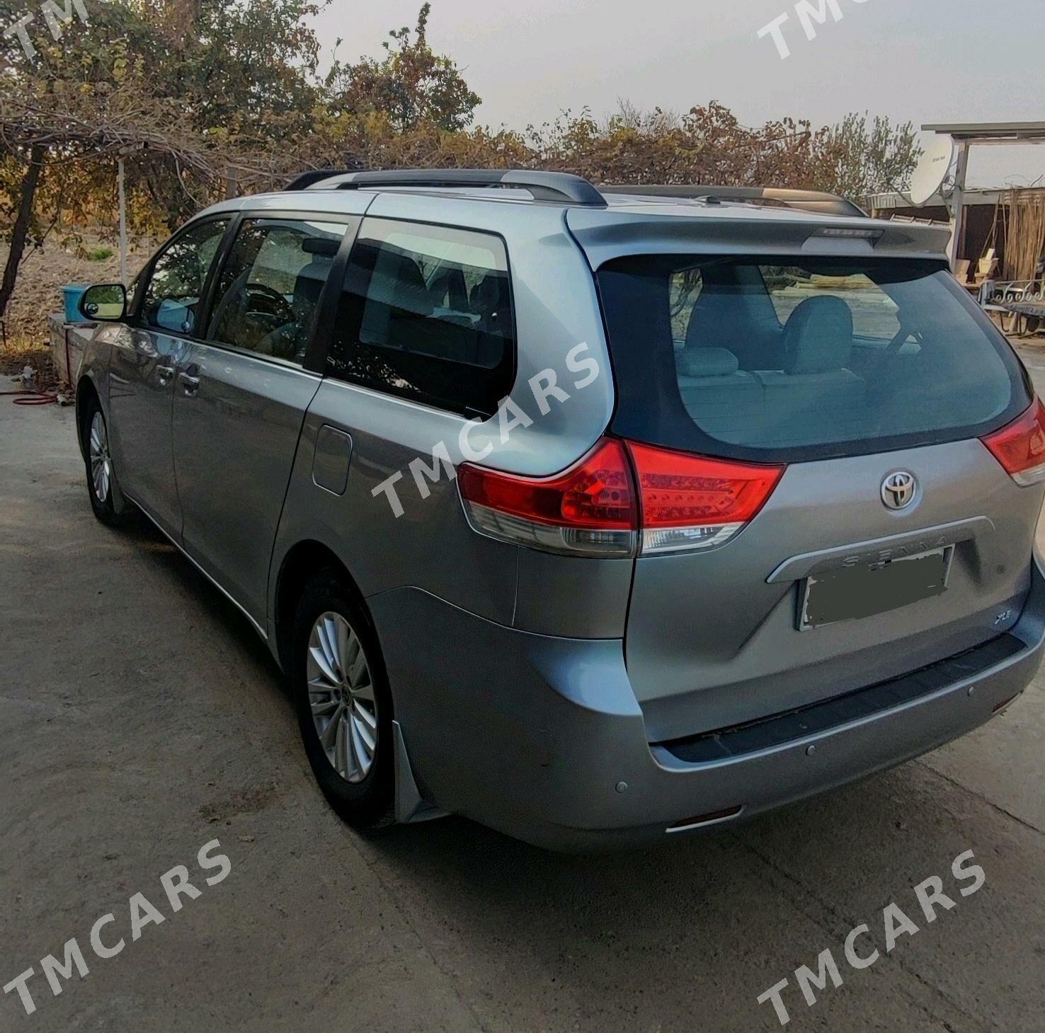 Toyota Sienna 2012 - 290 000 TMT - Мары - img 4