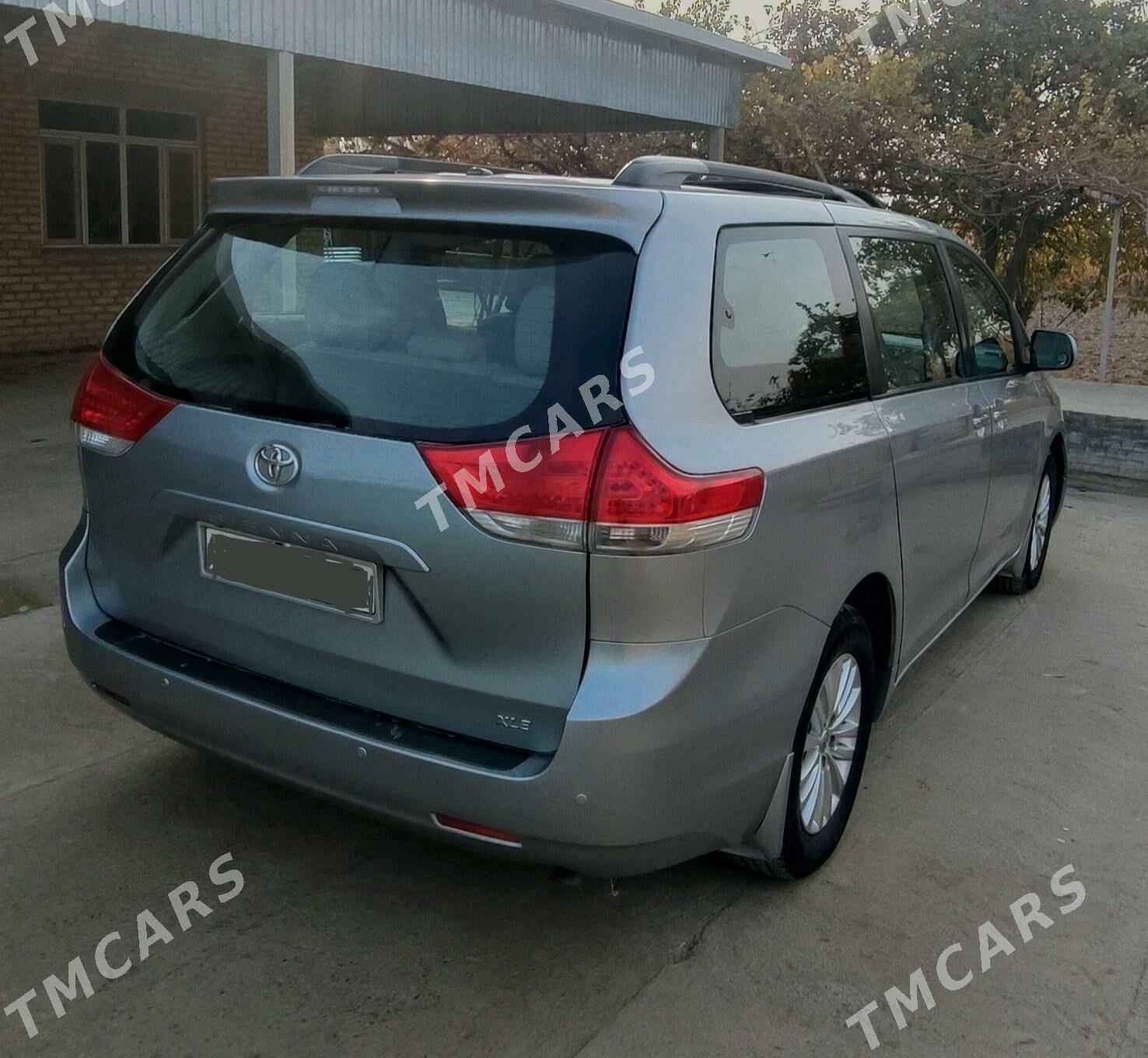 Toyota Sienna 2012 - 290 000 TMT - Мары - img 3