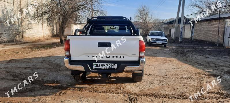 Toyota Tacoma 2017 - 340 000 TMT - Мары - img 4