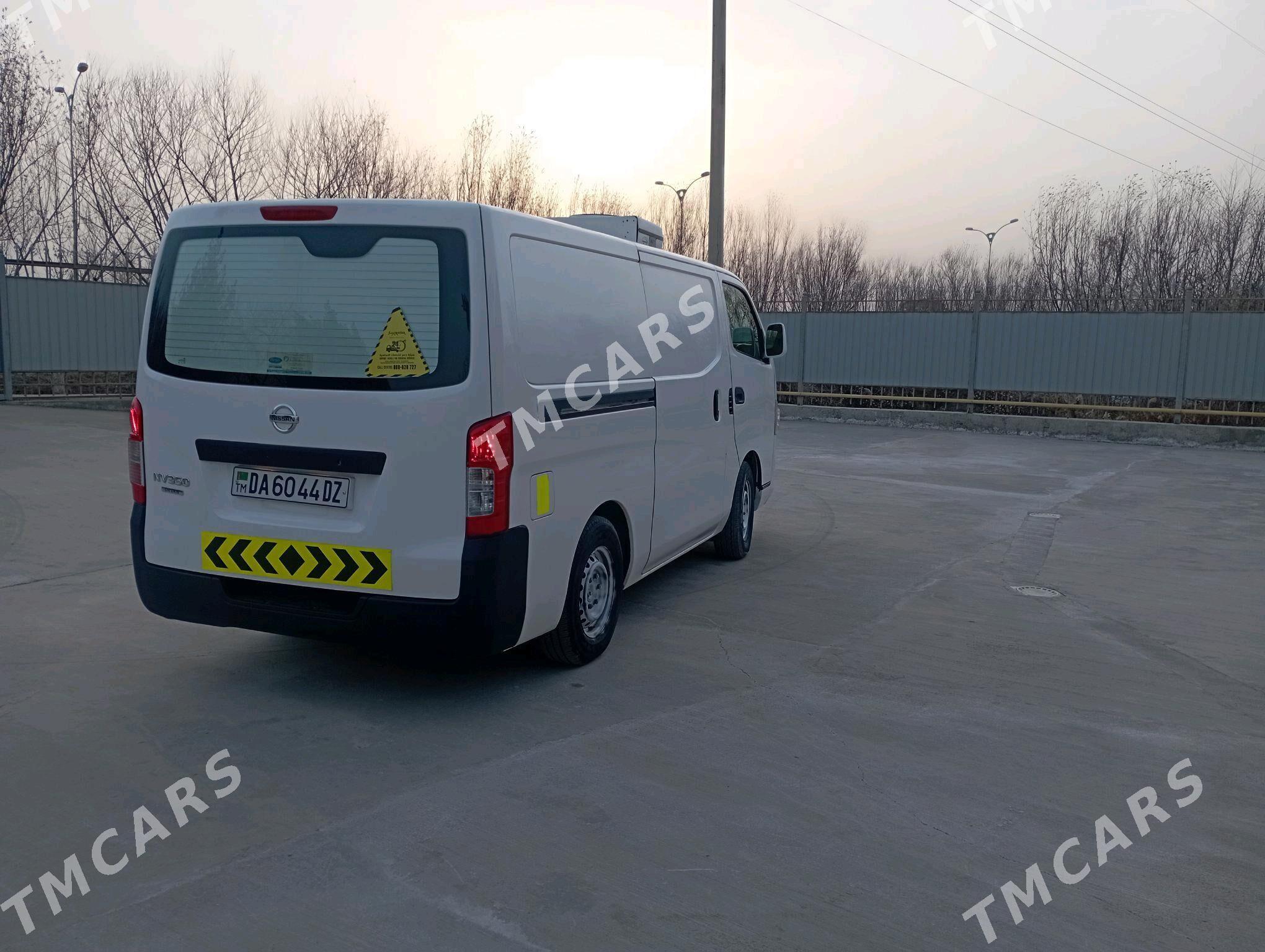 Nissan Urvan 2018 - 280 000 TMT - Кёнеургенч - img 6