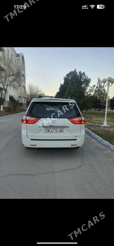 Toyota Sienna 2018 - 740 000 TMT - Aşgabat - img 4