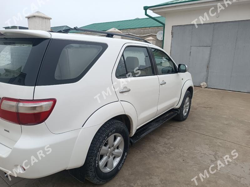 Toyota Fortuner 2011 - 255 000 TMT - Анев - img 3