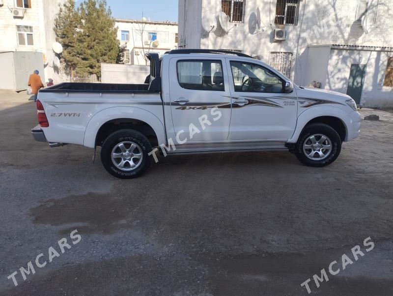 Toyota Hilux 2010 - 275 000 TMT - Туркменбаши - img 2