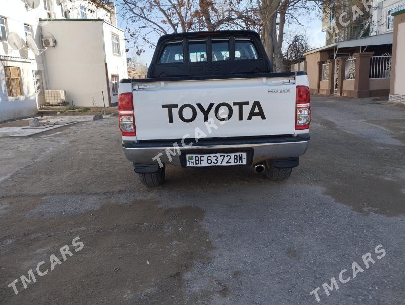 Toyota Hilux 2010 - 275 000 TMT - Туркменбаши - img 5