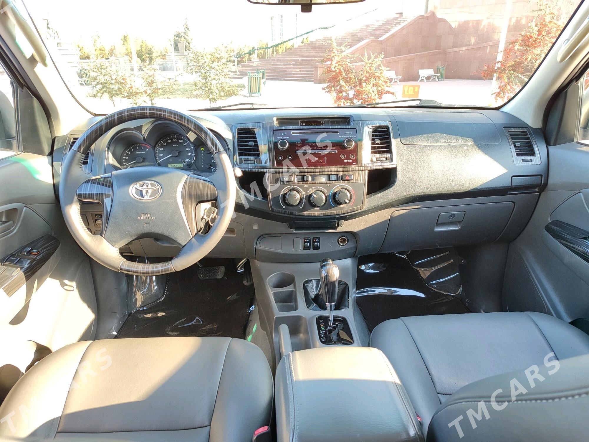 Toyota Hilux 2014 - 360 000 TMT - Mary - img 9