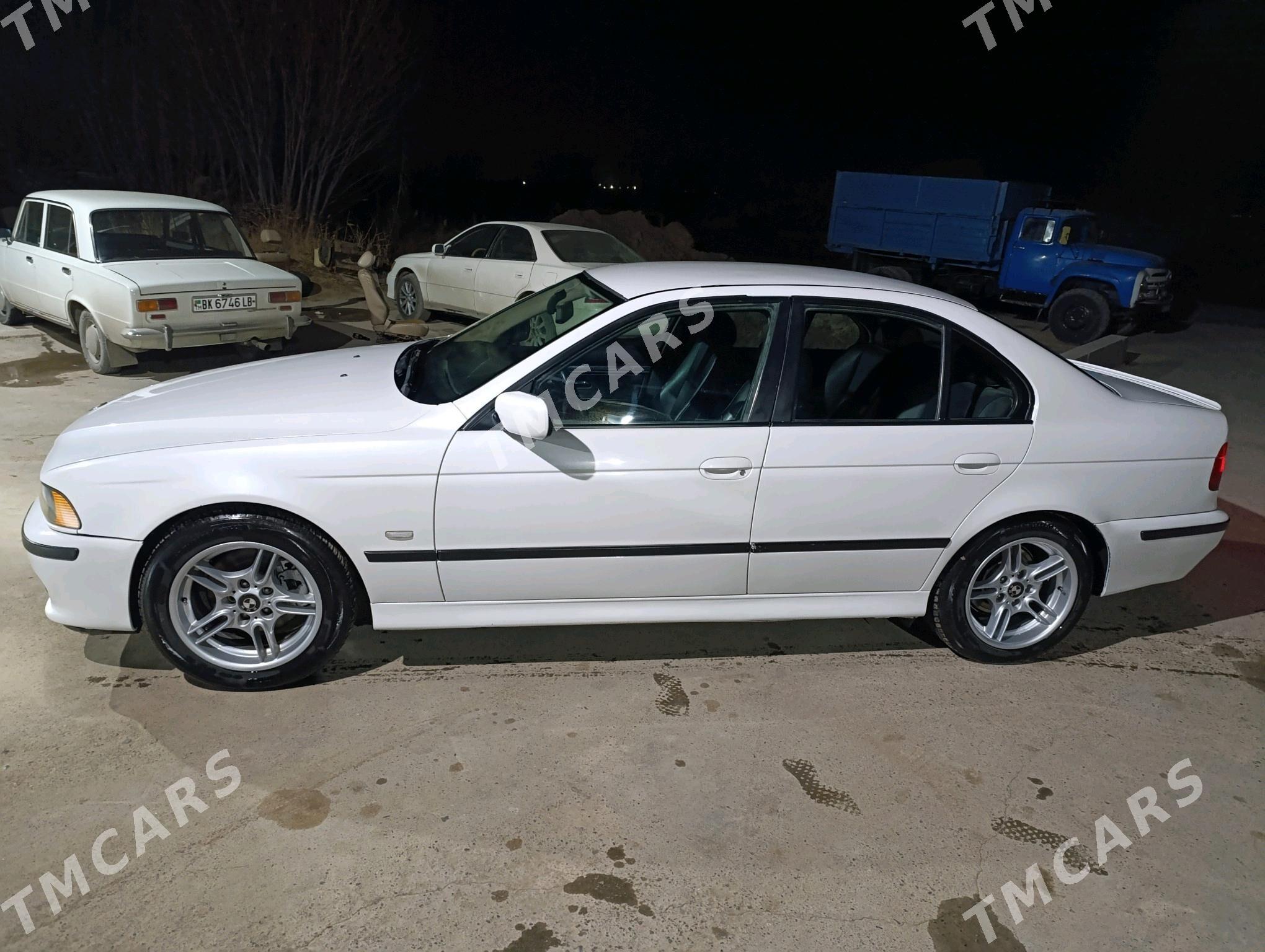 BMW E39 2003 - 110 000 TMT - Туркменабат - img 3