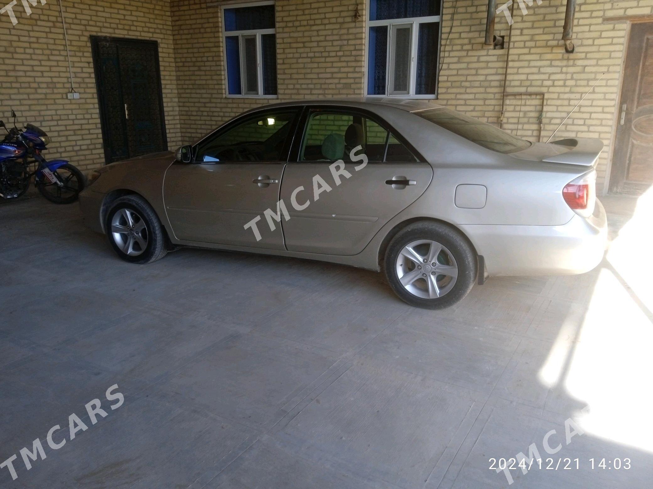 Toyota Camry 2003 - 120 000 TMT - Саят - img 4