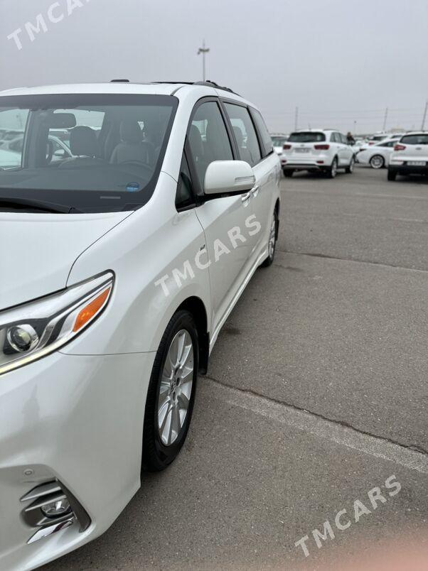 Toyota Sienna 2018 - 495 000 TMT - Aşgabat - img 3