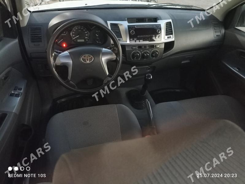 Toyota Hilux 2015 - 220 000 TMT - Мары - img 6