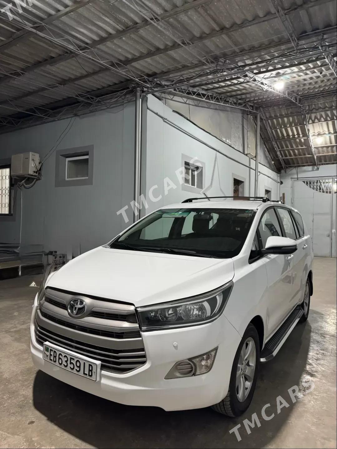 Toyota Innova 2019 - 285 000 TMT - Туркменабат - img 2