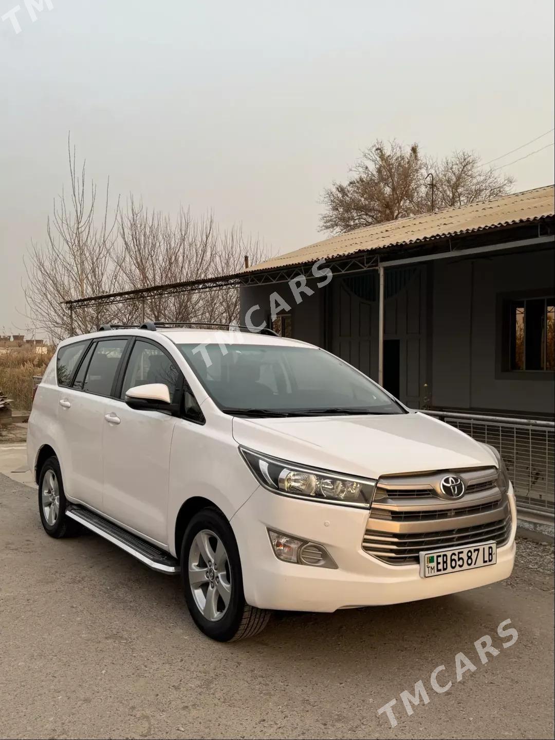 Toyota Innova 2019 - 285 000 TMT - Туркменабат - img 4