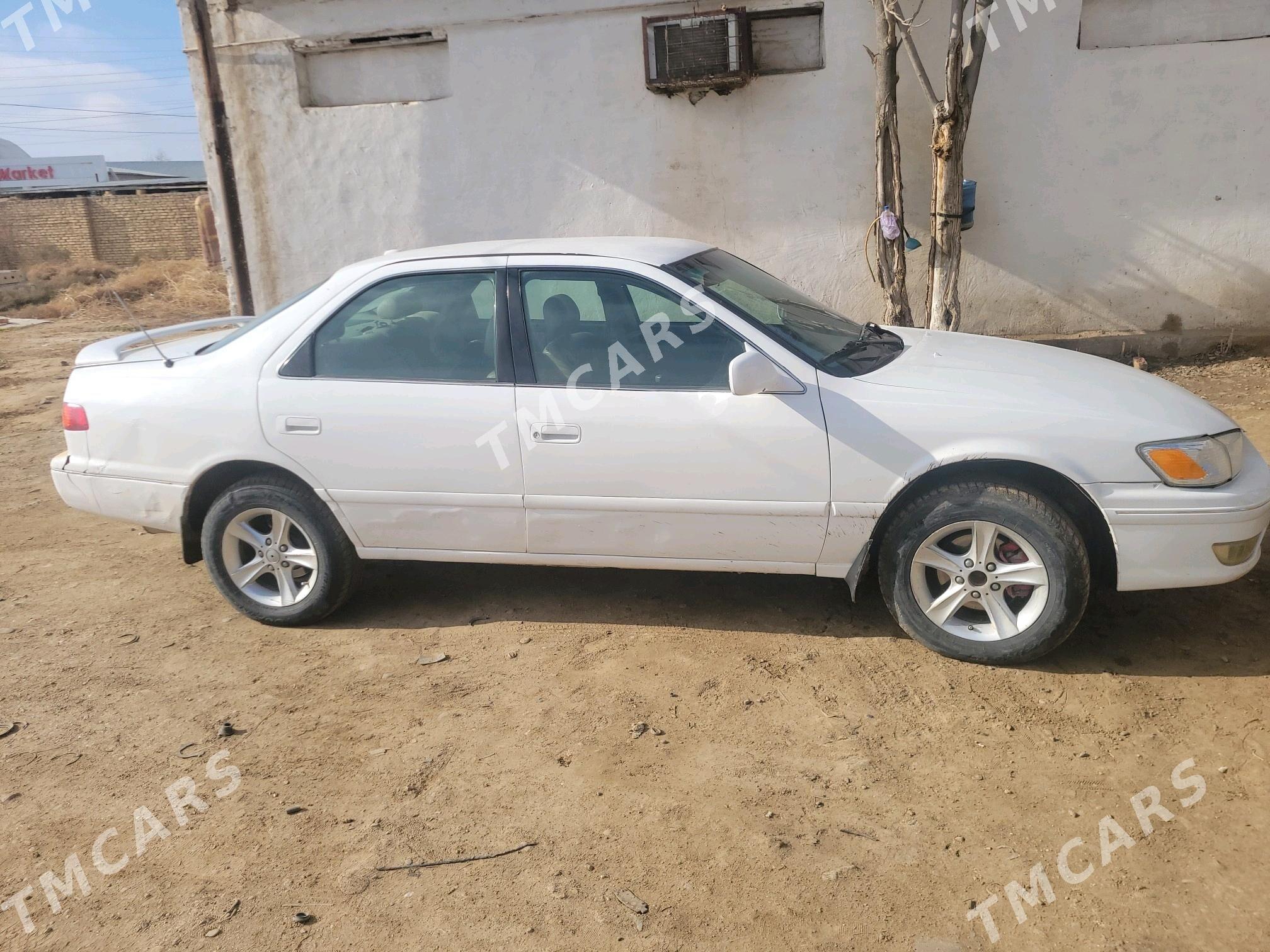 Toyota Camry 2001 - 70 000 TMT - Ёлётен - img 3