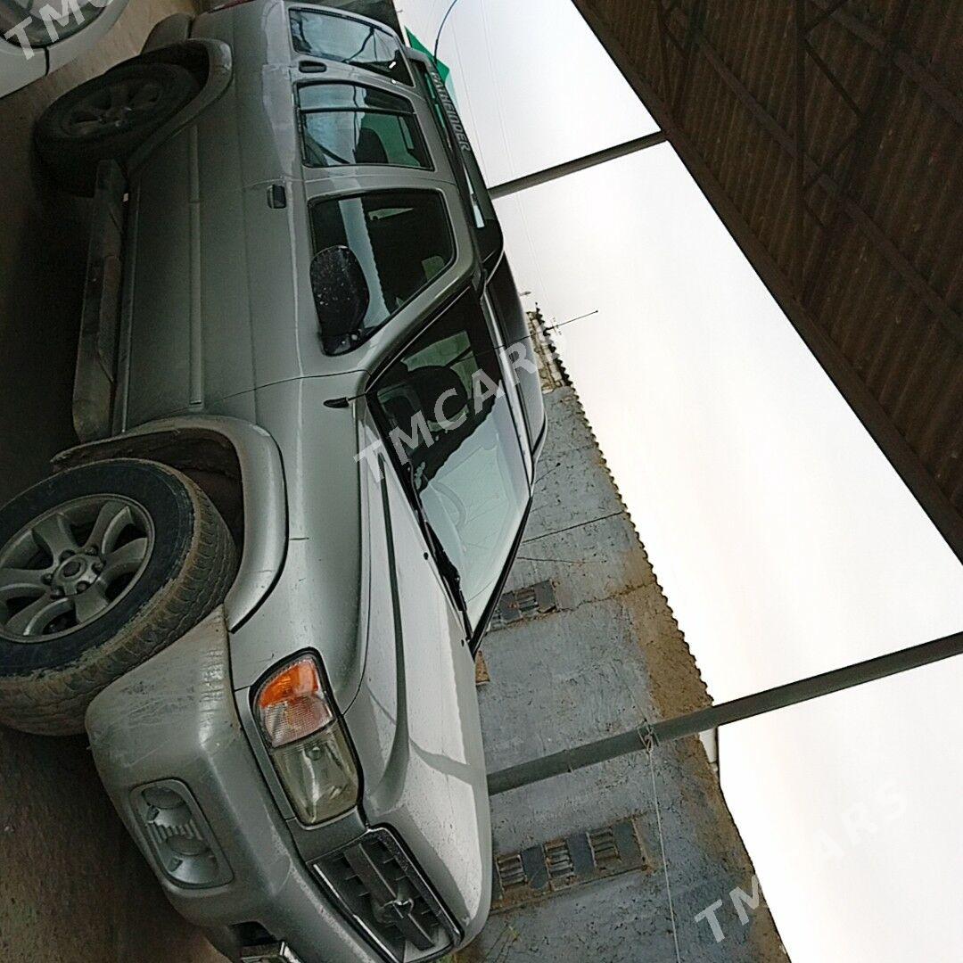 Nissan Pathfinder 2004 - 120 000 TMT - Туркменбаши - img 2