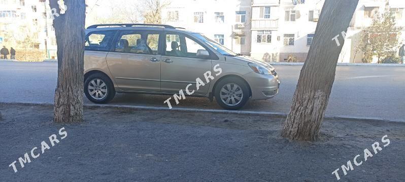 Toyota Sienna 2004 - 190 000 TMT - Мары - img 7