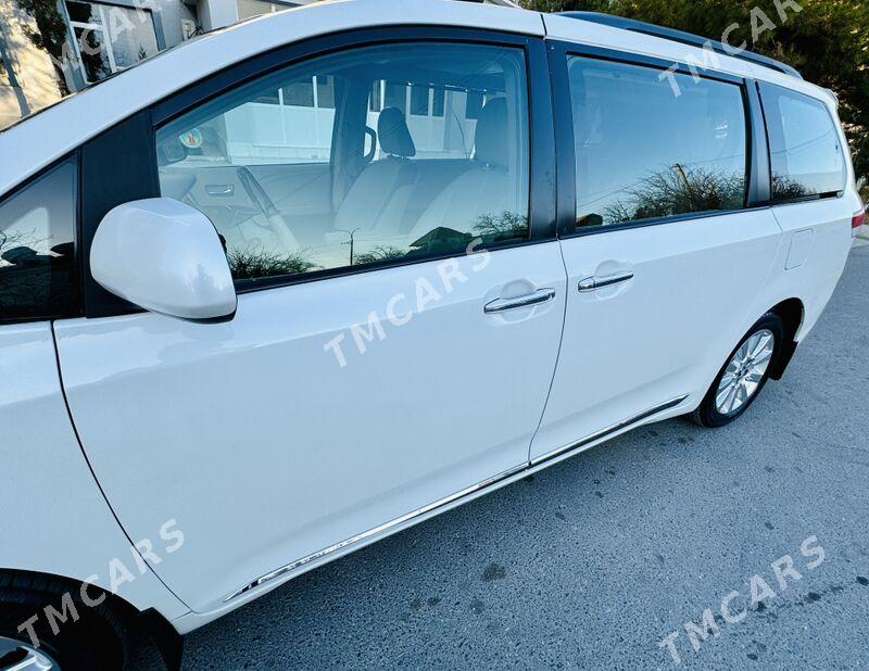 Toyota Sienna 2011 - 300 000 TMT - Балканабат - img 4