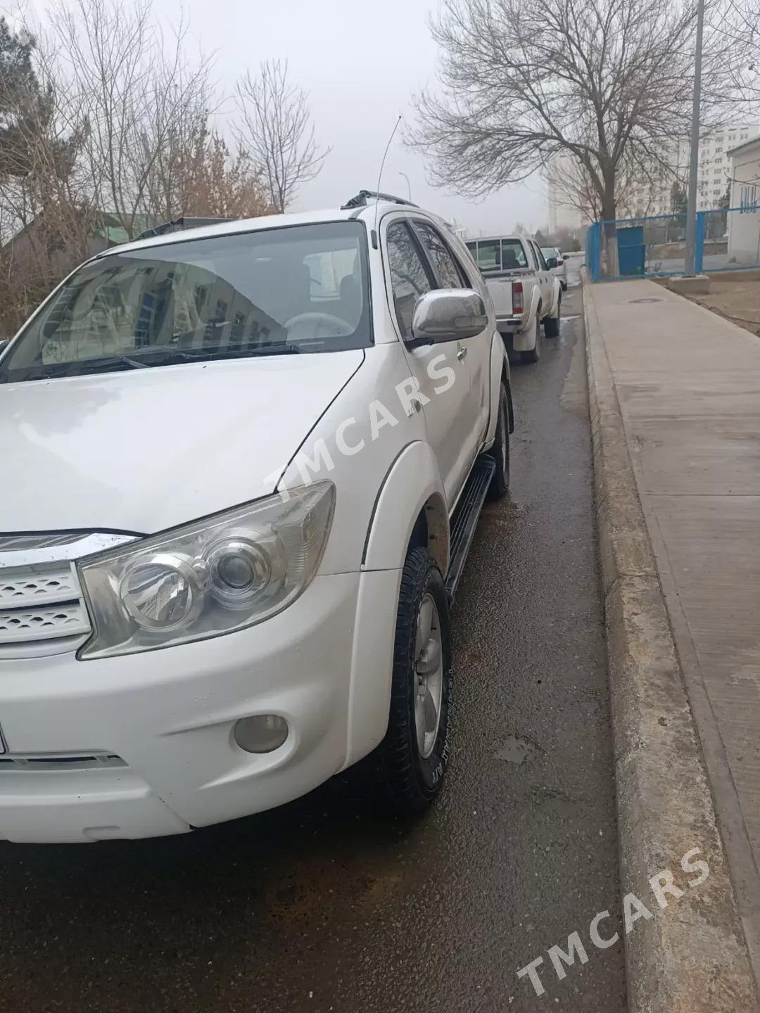 Toyota Fortuner 2011 - 250 000 TMT - Анев - img 3