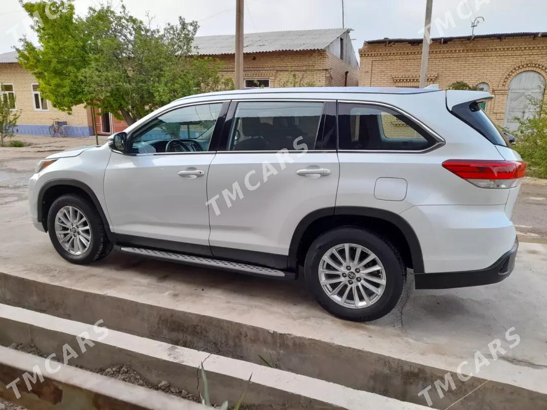 Toyota Highlander 2019 - 440 000 TMT - Dänew - img 5