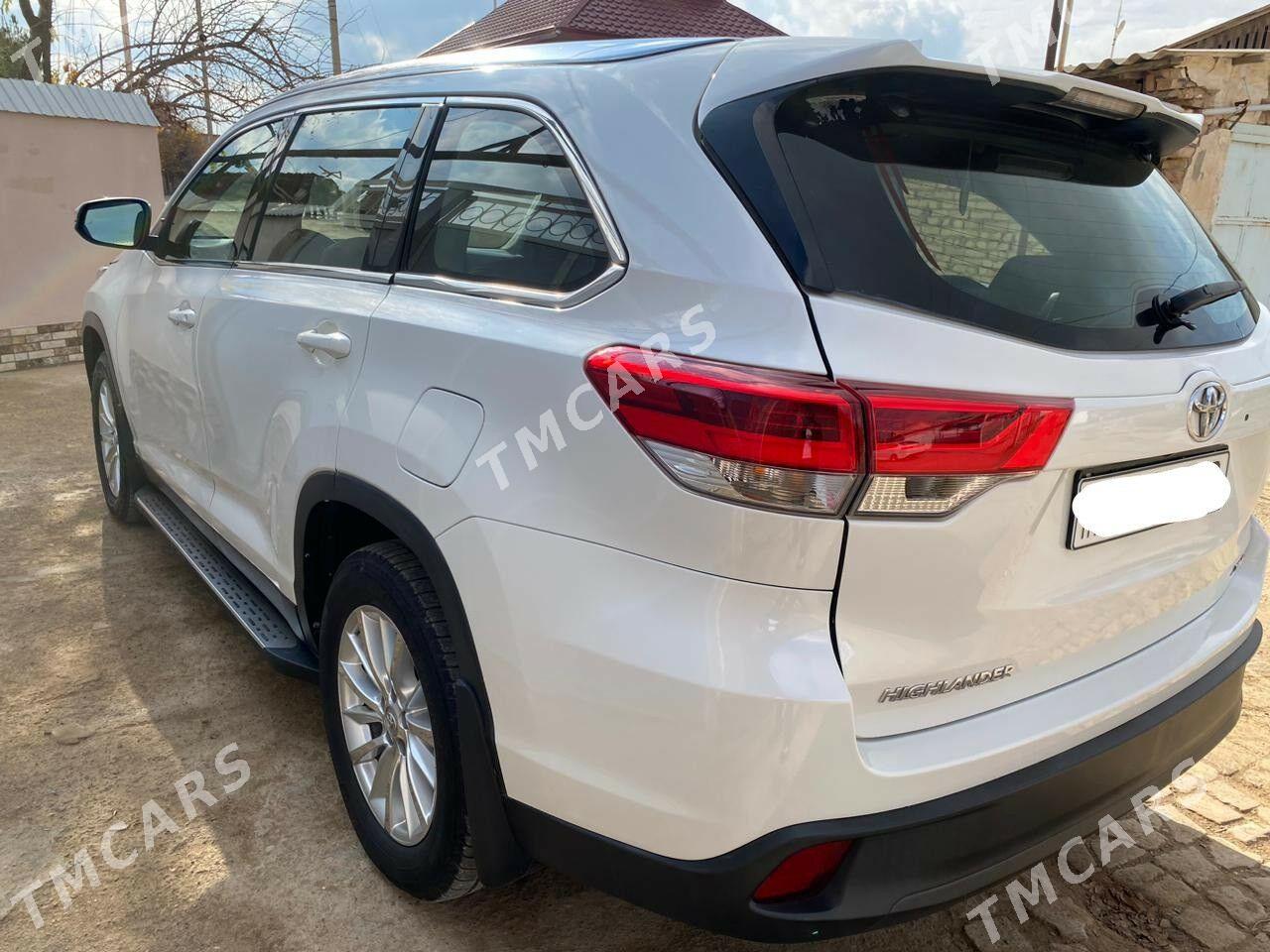 Toyota Highlander 2019 - 420 000 TMT - Baýramaly - img 4