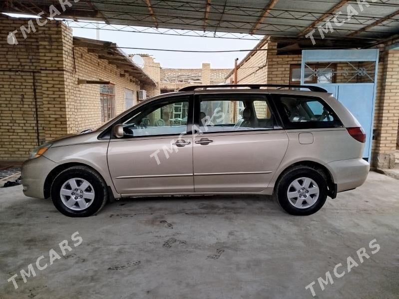 Toyota Sienna 2004 - 189 000 TMT - Türkmenabat - img 2