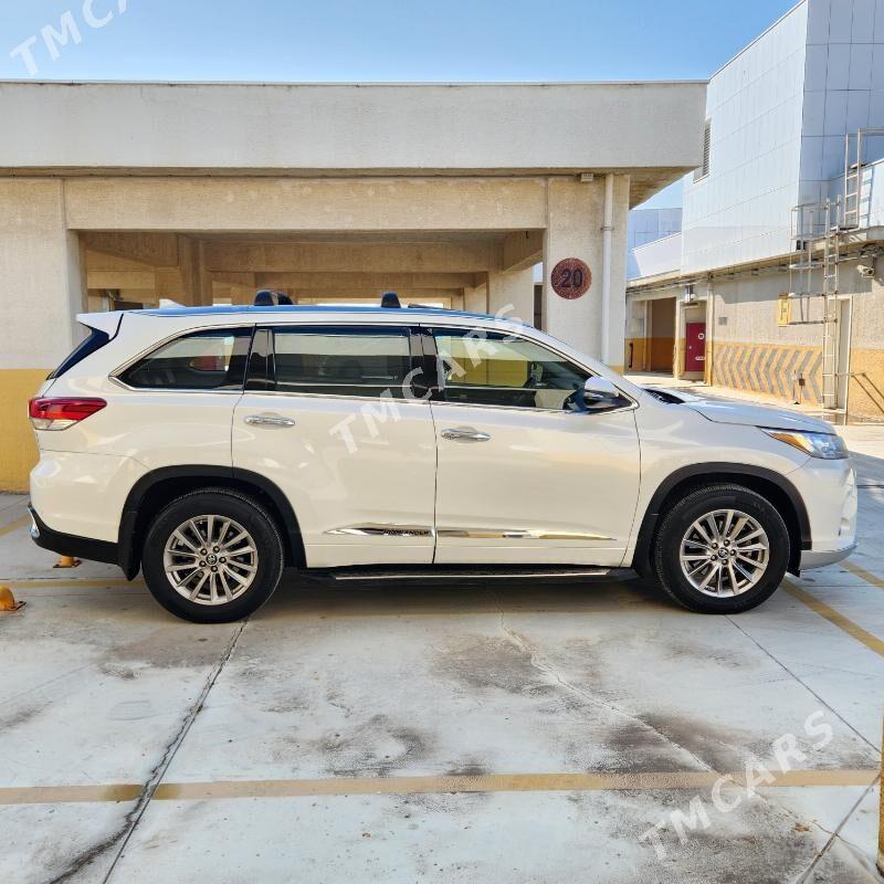 Toyota Highlander 2017 - 444 000 TMT - Кëши - img 10