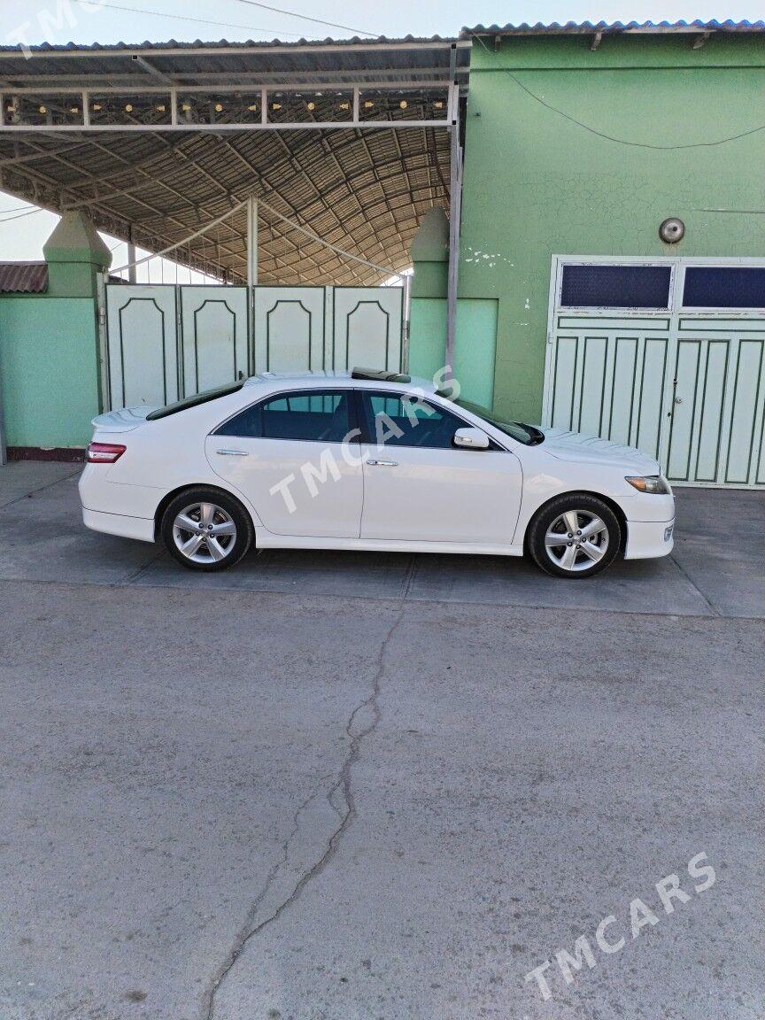 Toyota Camry 2010 - 210 000 TMT - Дашогуз - img 3