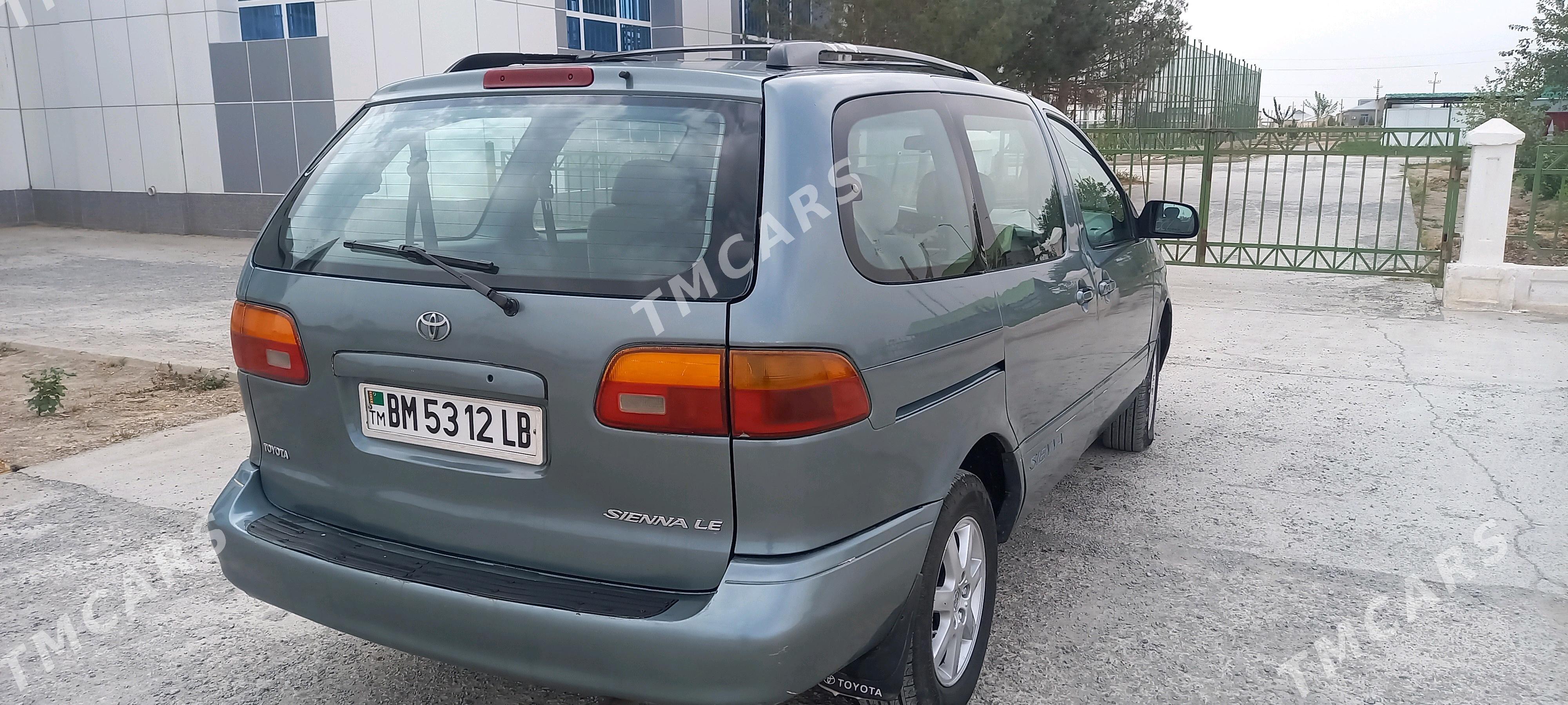 Toyota Sienna 2000 - 130 000 TMT - Халач - img 3