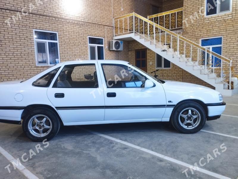 Opel Vectra 1991 - 31 000 TMT - Чарджоу - img 3