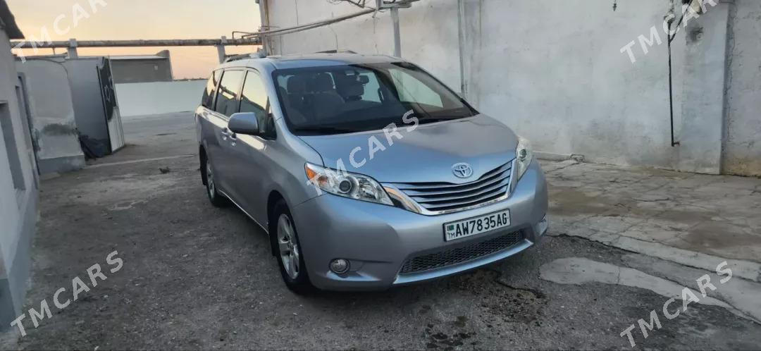 Toyota Sienna 2015 - 320 000 TMT - Ашхабад - img 2