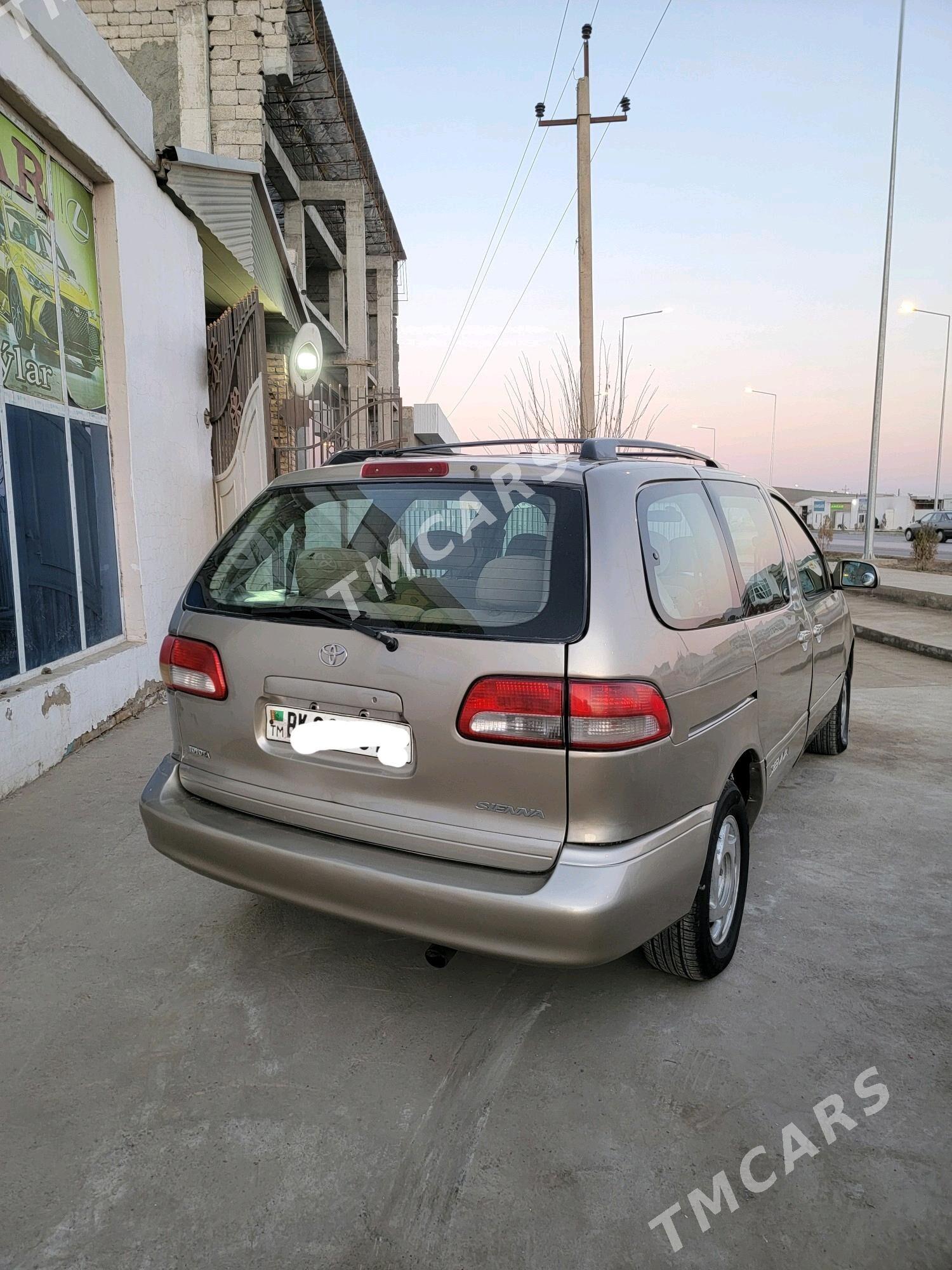 Toyota Sienna 2002 - 120 000 TMT - Мары - img 3