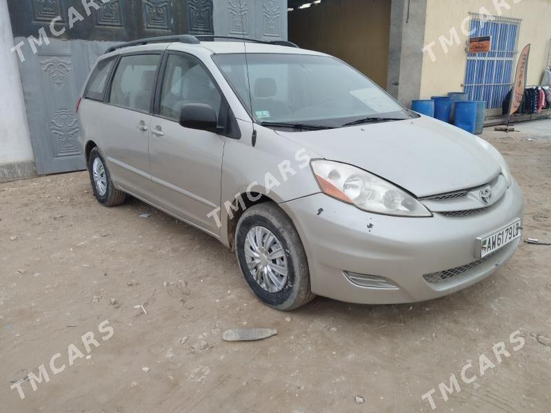 Toyota Sienna 2008 - 170 000 TMT - Керки - img 2