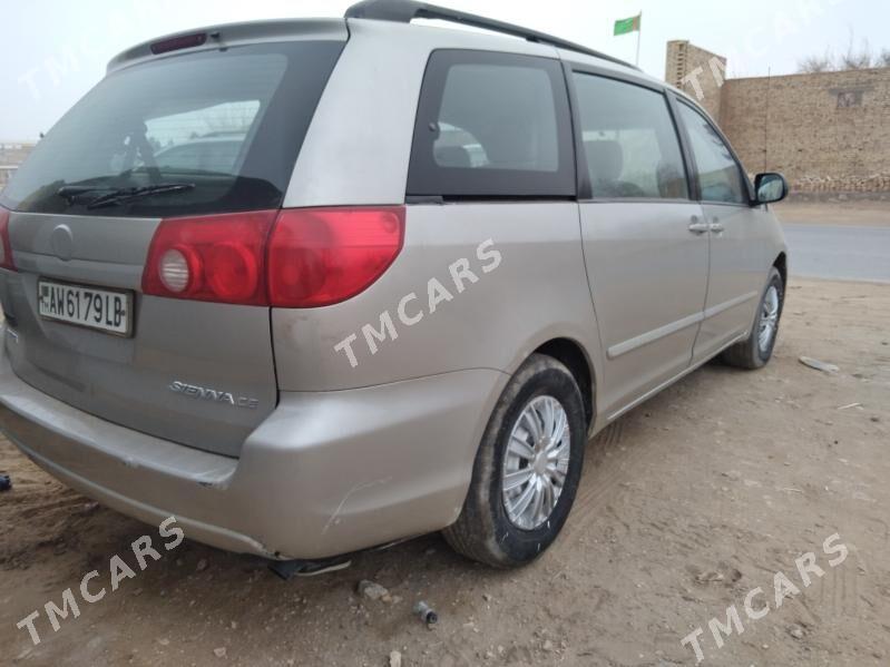 Toyota Sienna 2008 - 170 000 TMT - Керки - img 3