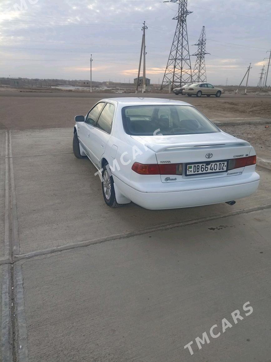 Toyota Camry 2001 - 122 000 TMT - Кёнеургенч - img 2